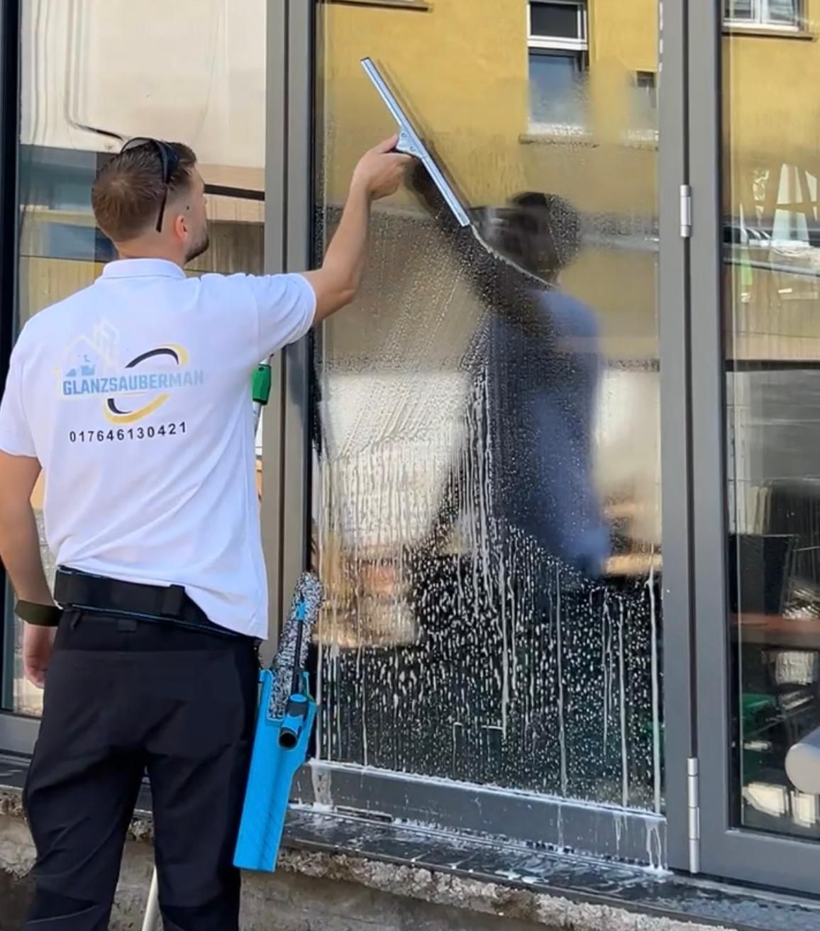 Professionelle Reinigung in einem modernen Gebäude